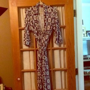 Blue and white graphic wrap dress.   3/4 sleeve